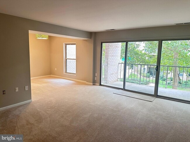 Photo - 19 Canterbury Square Unit 201