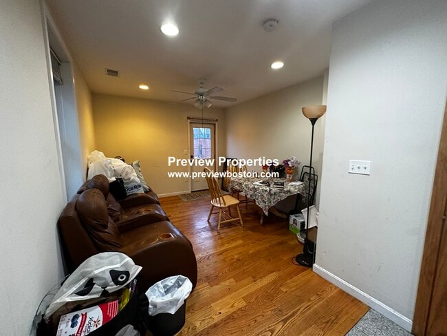 Building Photo - 10 Moreland St Unit 2P