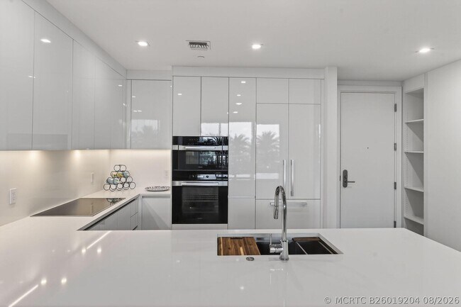 220 Lake Shore Dr Unit 715