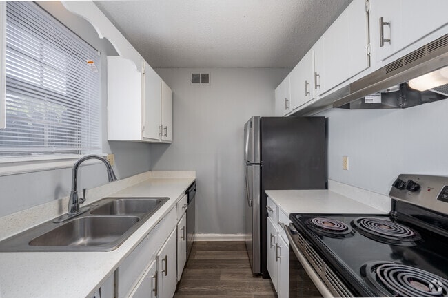 2BR, 2BA - 1,009SF - Kitcen