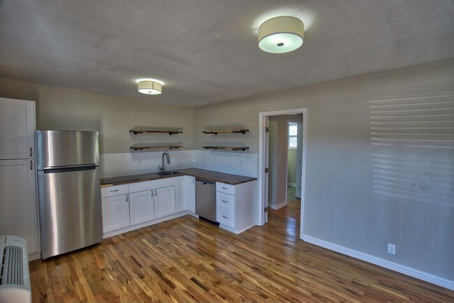 Photo - Alabama Avenue Flats