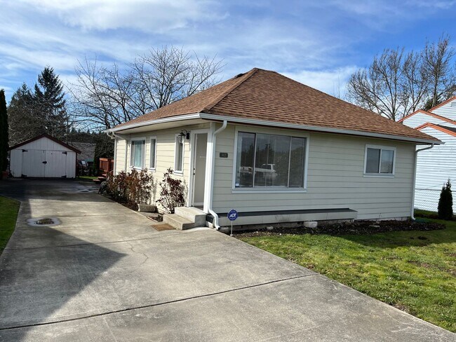 Tukwila 2bed 1bath home for rent - large f... - Tukwila 2bed 1bath home for rent - large f...