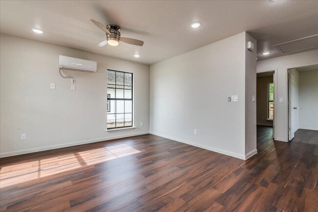 Photo - 112 Gazley St