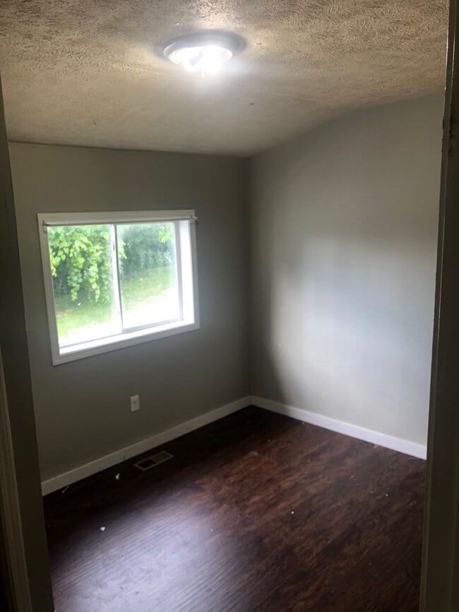 Photo - 360 E Walnut St Unit 2