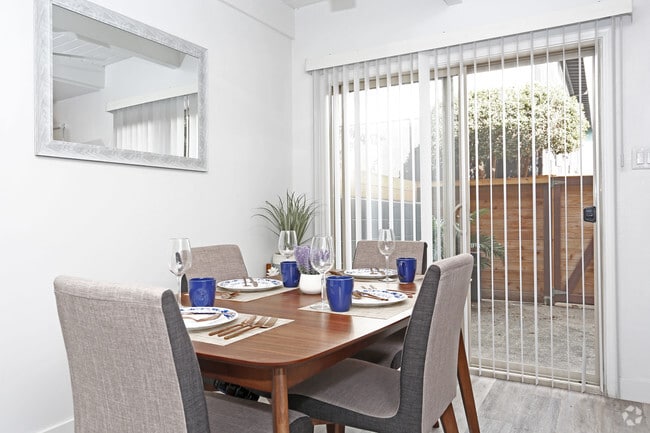 2BR,1.5BA- 987SQ