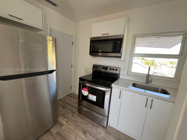 Photo - 1719 NW 1st St Unit 3