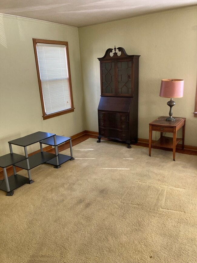 Building Photo - 210 S 16th St Unit Duplex