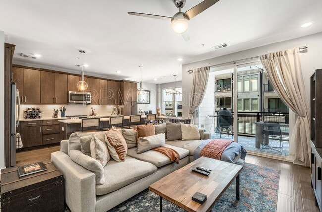 Building Photo - 383 Pratt Dr SE Unit 504