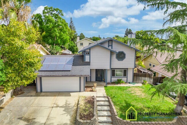 4-Bedroom, 2.5-Bath House with Pool & Solar! - 4-Bedroom, 2.5-Bath House with Pool & Solar!