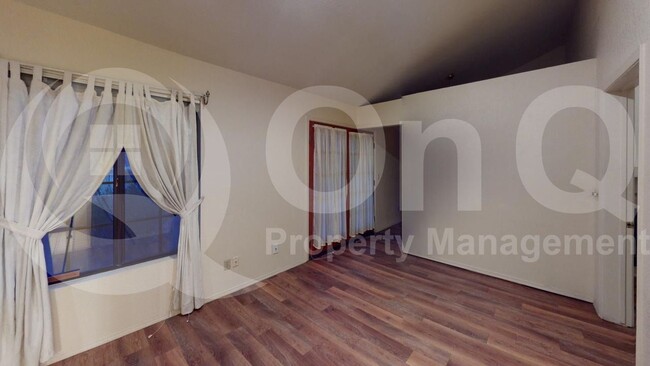 Photo - 107 E Horizon Cir House