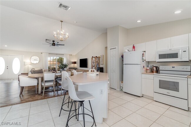 Photo - 879 Rue Labeau Cir