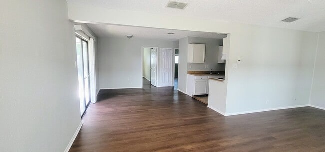 Building Photo - 1331 Bayou Dr