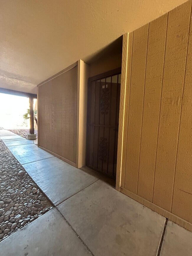 1810 E Blacklidge Dr Unit 204