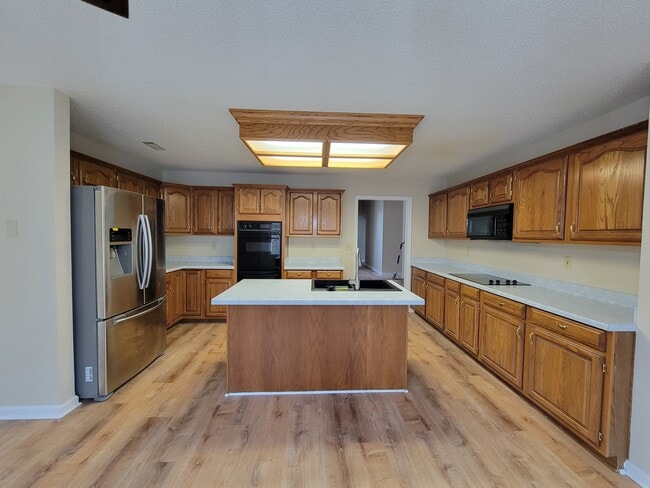 Photo - 122 Pebblebrook Cir