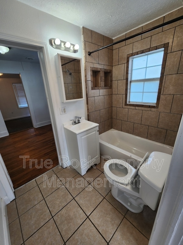 Photo - 1112 E Corona St