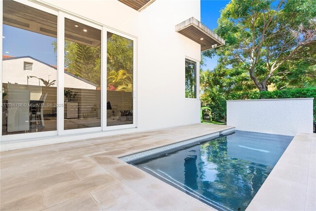 Photo - 3395 Shipping Ave