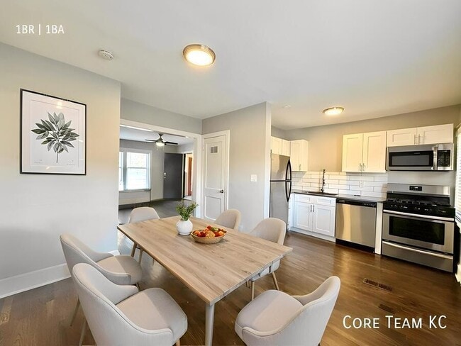 Photo - 217 E 46th St Unidad 221-1W