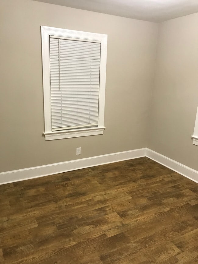 Photo - 605 Larkspur Rd