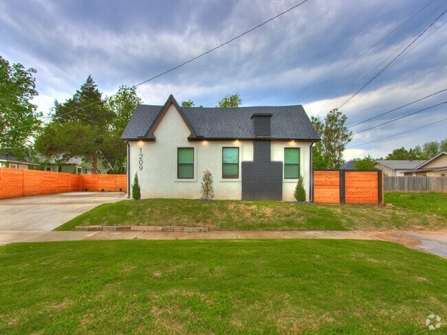 Building Photo - 1209 N Indiana Ave Rental