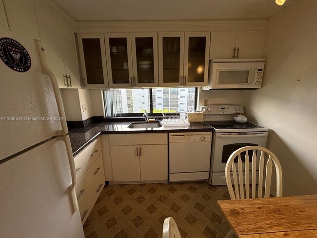 Photo - 17011 N Bay Rd Unit SUNNY ISLES BEST PRICED 2