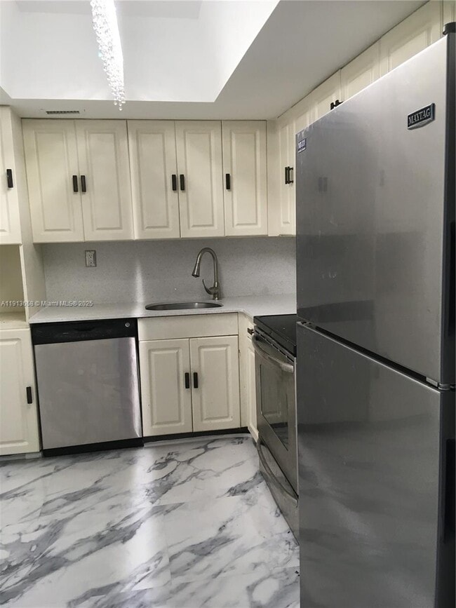 Photo - 5838 Collins Ave Unit PH-F