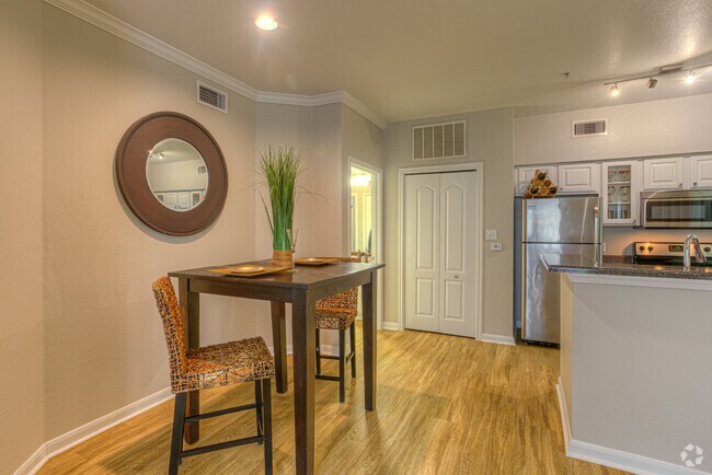 Área de comedor - Baypoint Apartments