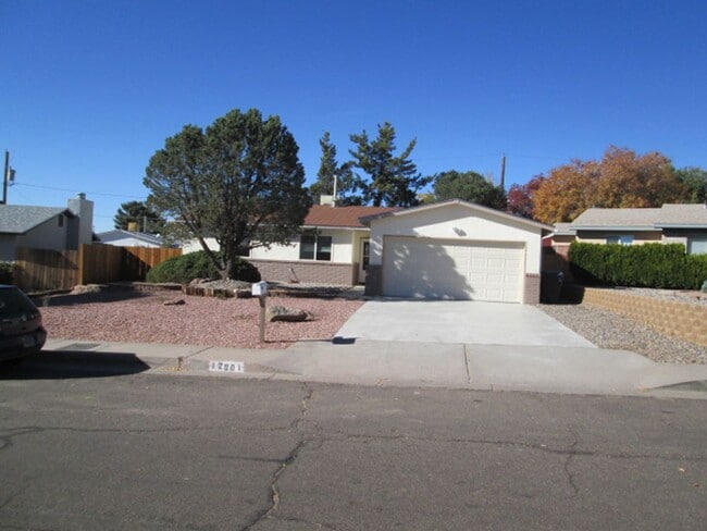 Building Photo - NE HEIGHTS/CLOSE TO SNL & KAFB Rental