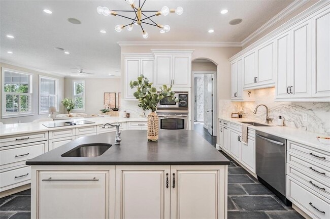 Photo - 650 Geneva Pl Casa