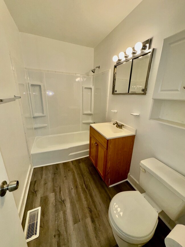 Photo - Azalea Gardens Apartments