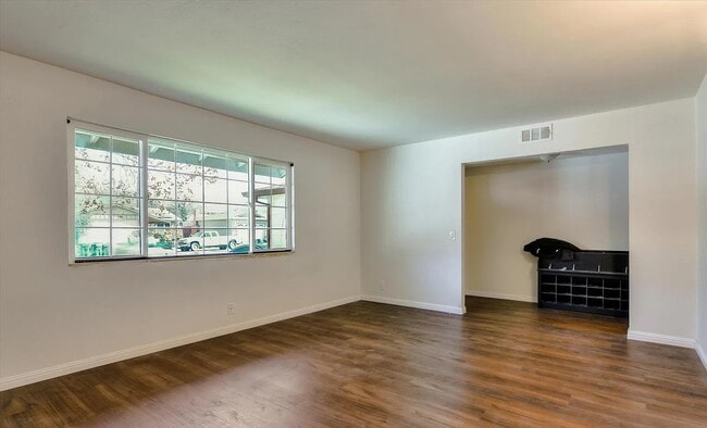 Photo - 157 N Park Victoria Dr