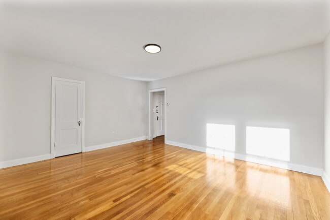 Building Photo - 4348 Southern Ave SE Unit Apartment 4