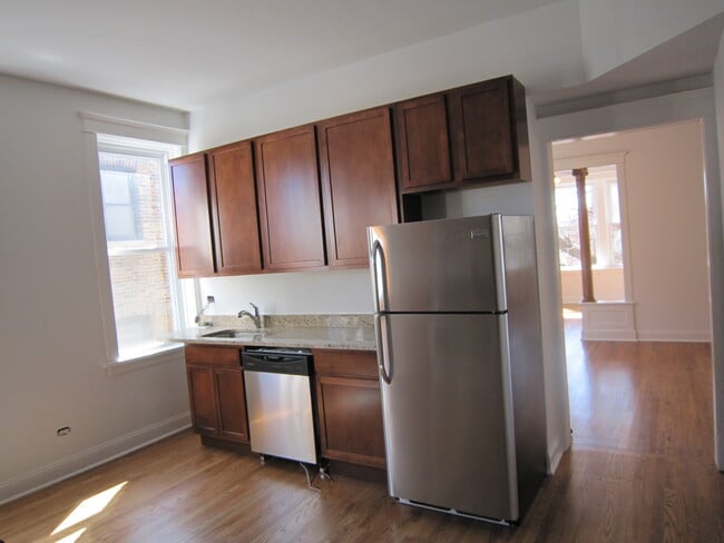 Photo - 3919 N Greenview Ave Unit 2F