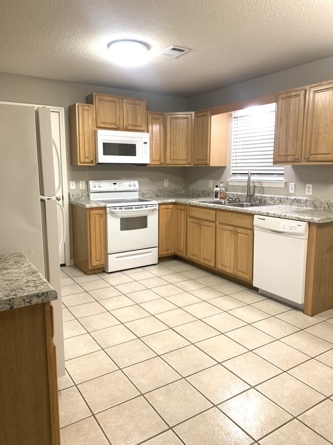 Photo - 5957 Savannah Dr