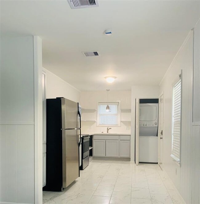 Building Photo - 2303 Blodgett St Rental