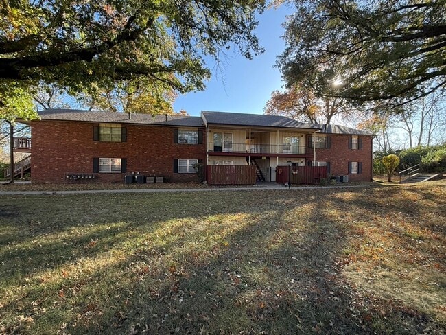 Building Photo - STUDIO Apartment Available Unit y Villa Apts - 8B