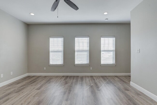 Photo - 1512 Avenue W