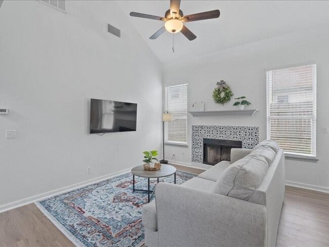 Photo - 5303 Edenbourgh Ln