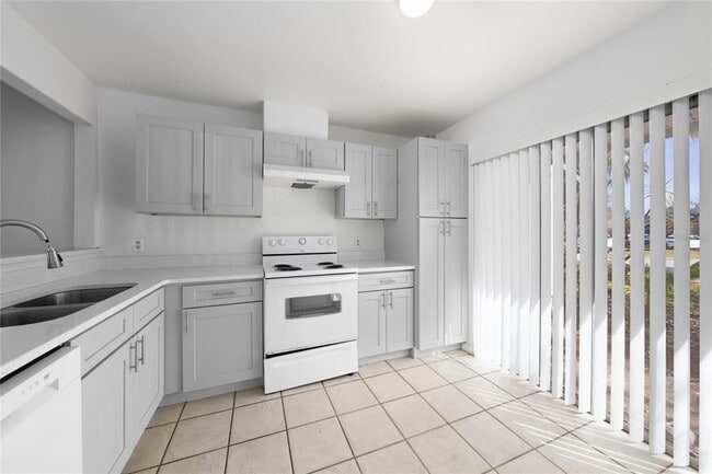 Photo - 126 Dahlia Village Cir