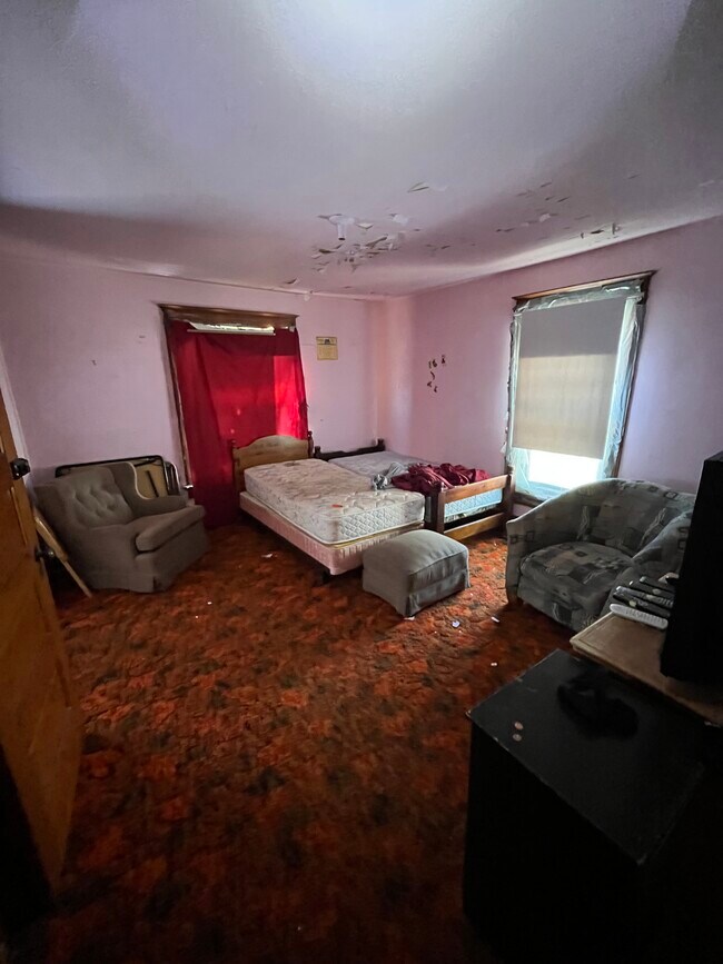 Photo - 909 W Hurlburt St