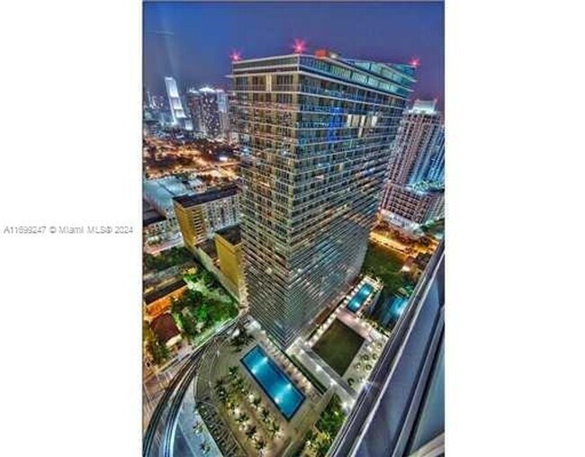 Building Photo - 1111 SW 1st Ave Unit 1111 SW 1 Av  1414-N (A11699247) Rental