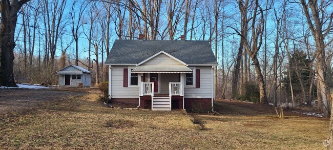 Building Photo - Located Just Minutes from Sweet Briar and ... Rental