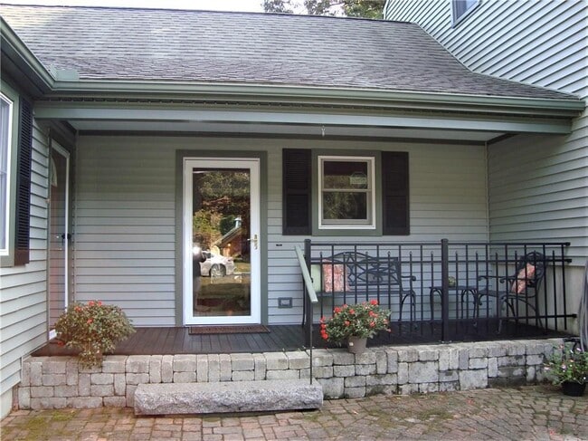 Photo - 121 Briarwood Dr