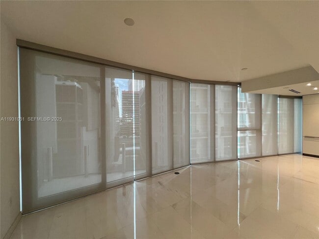 Building Photo - 300 Biscayne Blvd Way Unit 806E