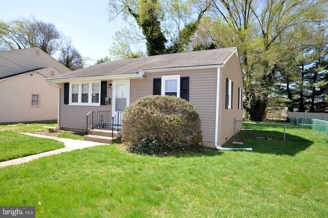 Building Photo - 432 N Coles Ave