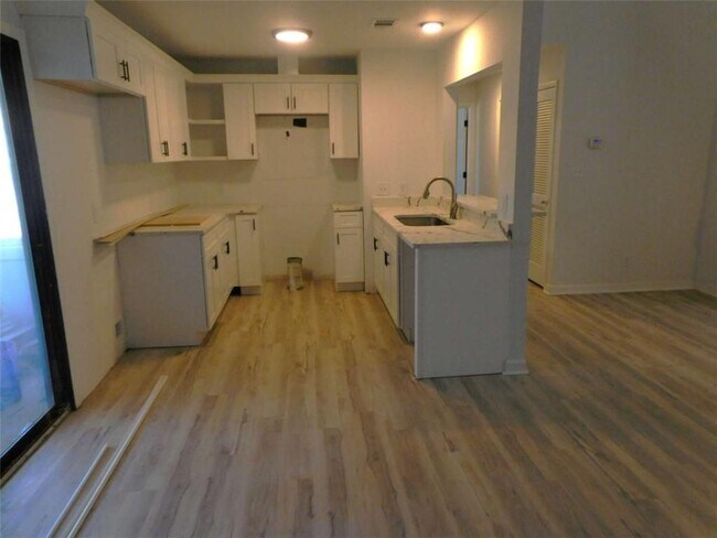 Photo - 1286 Britain Dr NW