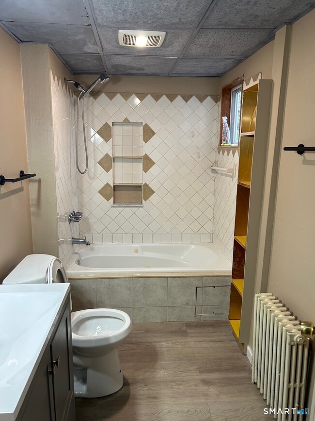 Photo - 82-84-84 Glendale Ave