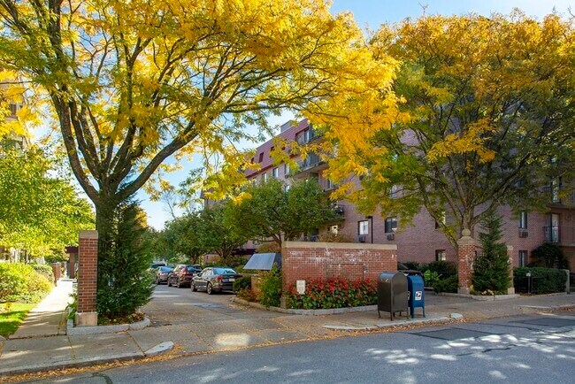 Building Photo - 125 Pleasant St Unit 401 Rental