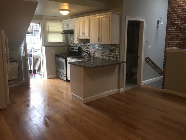 Photo - 315 Meridian St Unidad 3