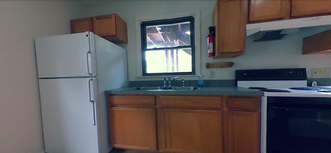 Kitchen - 31 N Willard St Unit A