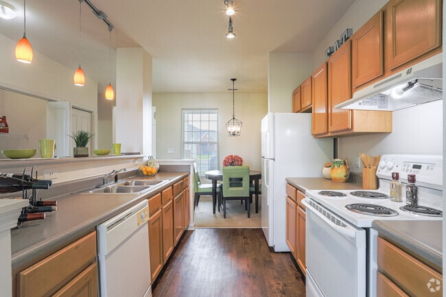 2 BR, 2 BA - Kitchen